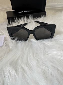 CHANEL Black Cat-Eye Sunglasses with Gold CC Accent