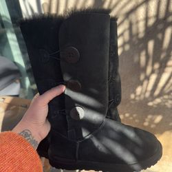 Women’s Size 6 Uggs 