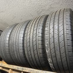 SET OF TIRE 225 55 19 MICHELIN 85% LIFE