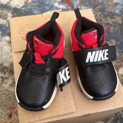 Boys Sz 8c Nike sneakers 