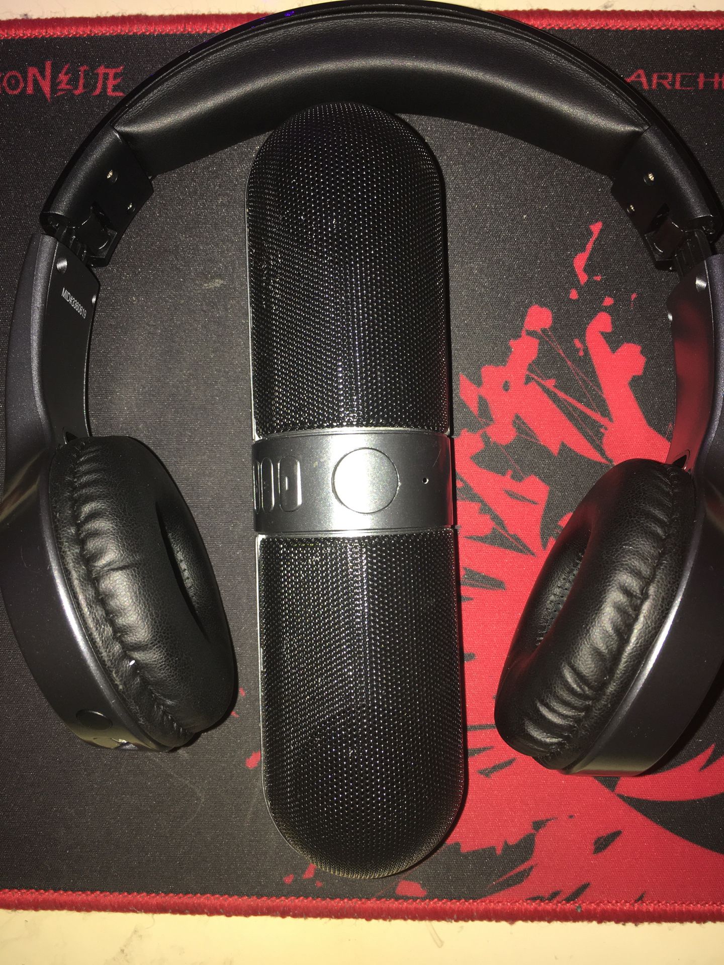 Bluetooth speaker + headphones