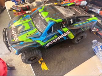 Traxxas slash 4x4 RC car