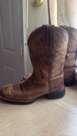 Justin men’s brown cowboy boots