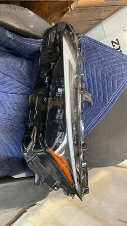 2021 - 2025 Lexus 350 is sport left headlight