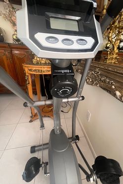 Sunny Health & Fitness Exercise Bike – Excellent Condition