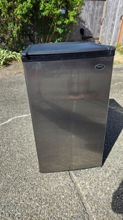 Sanyo SR-03720M refrigerator