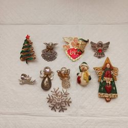 Christmas Vintage Pins/Brooches 