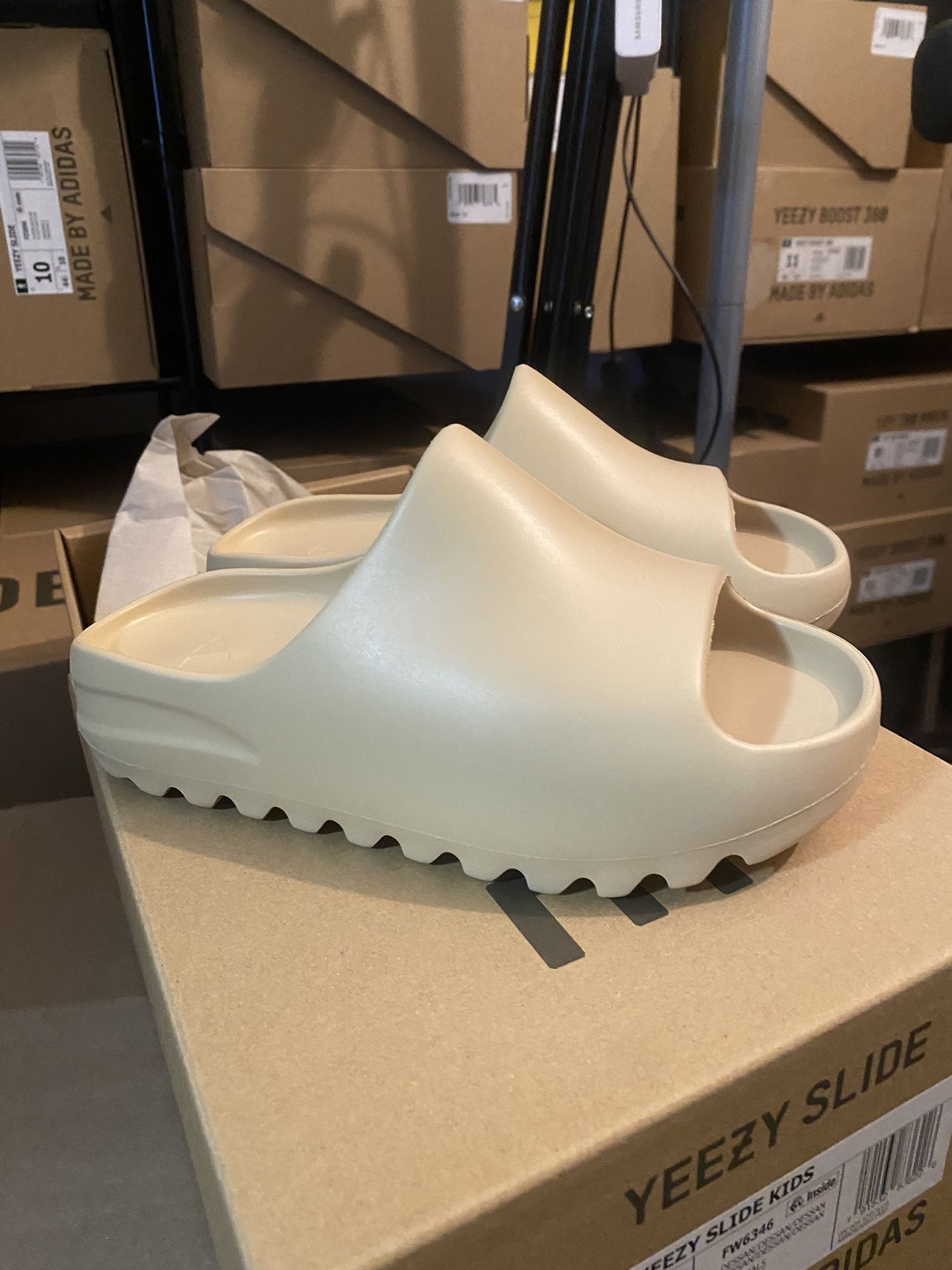 Yeezy Slide 'Desert Sand' size 2Y $120 Firm - Main Image