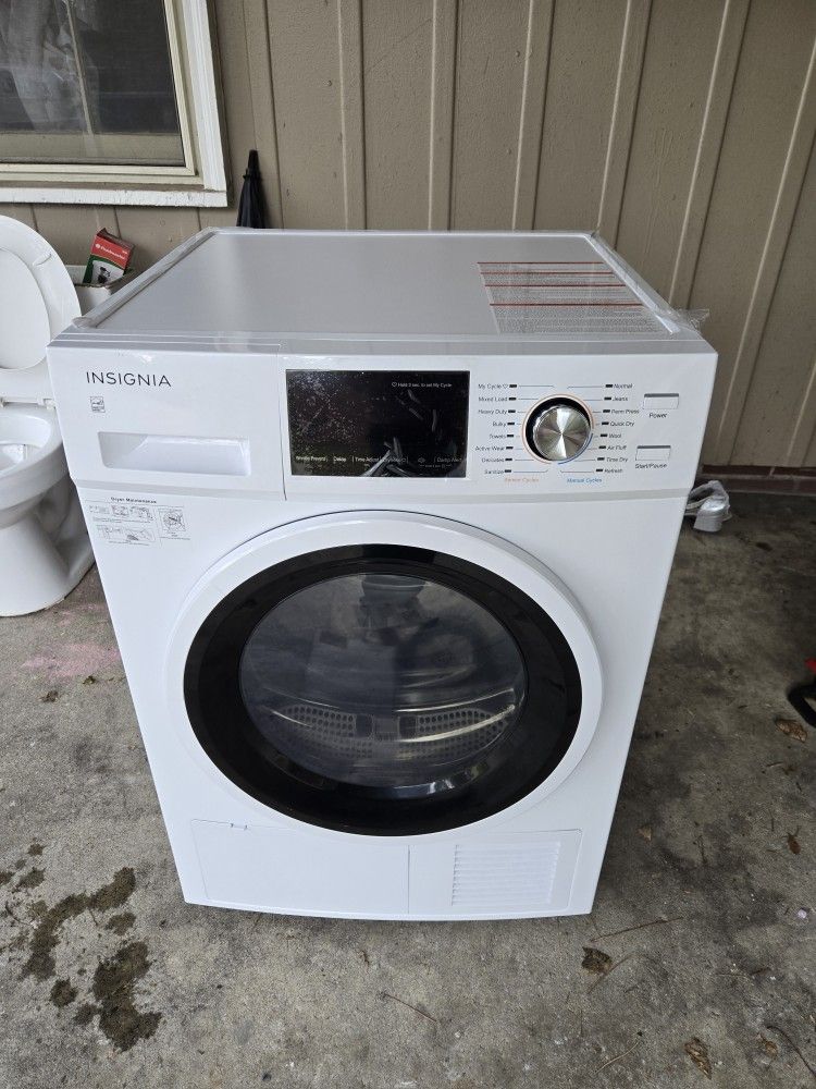 Insignia Dryer & Amana Washer SET