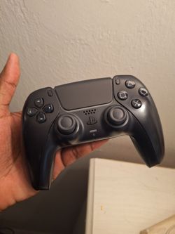 Black ps5 controller