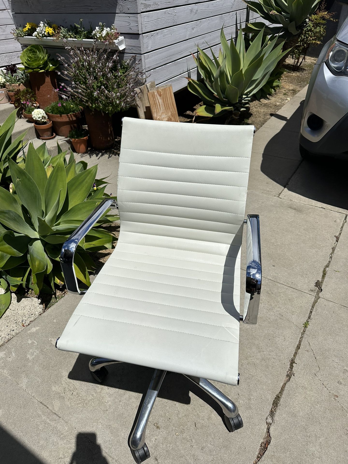 Modern Ribbed Mid Back White Office Chair