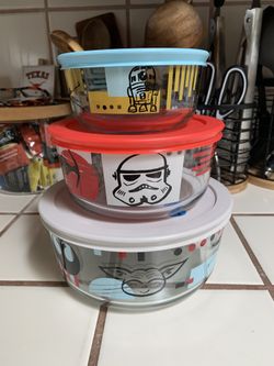 Pyrex 3 Piece Star Wars Glass Bowls w/Lids