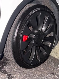 Tesla model y performance rims.