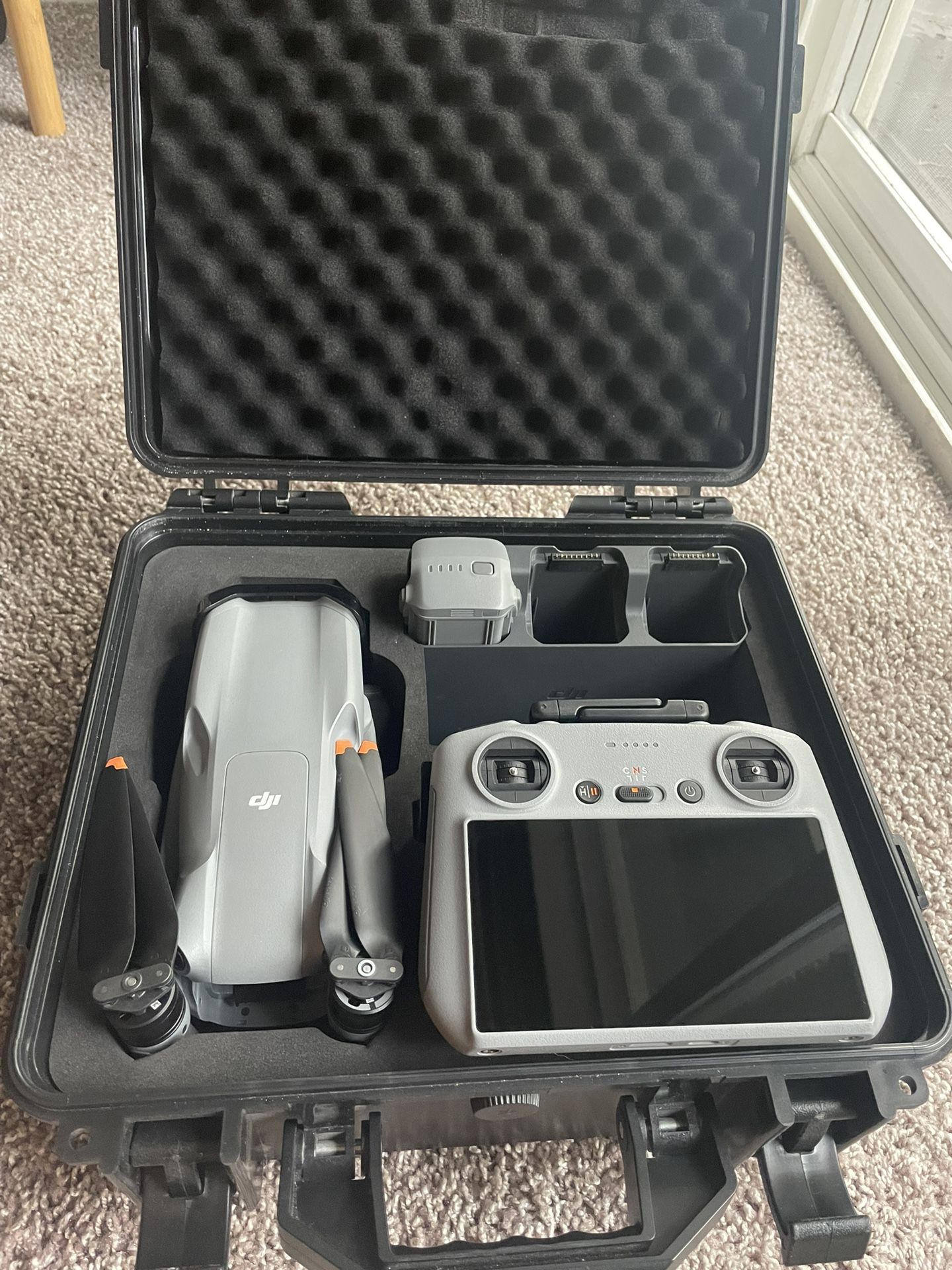 DJI Air 3 Drone + Charging Hub + Case (1 Battery)