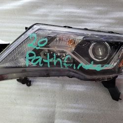 2017 - 20 - NISSAN PATHFINDER- RIGHT- HEADLIGHT 