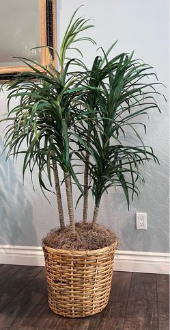 Artificial tree 5’ tall with basket