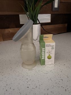 FREE used haakaa Manual Breast Pump with Suction Bottom and white flower Stopper