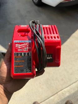 Milwaukee M12/M18 Battery Charger