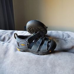 Toddler's Keen Tennis Shoe Sz 5C