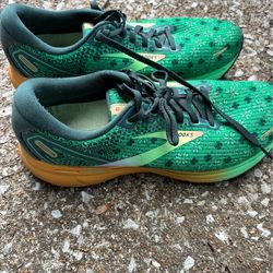 Mens size 10.5 Brooks shoes