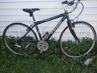 Trek 7200 Multi Track,21 Speeds,700v Rims, Continental Gator Skin Tires,17.5 Inch Bike 