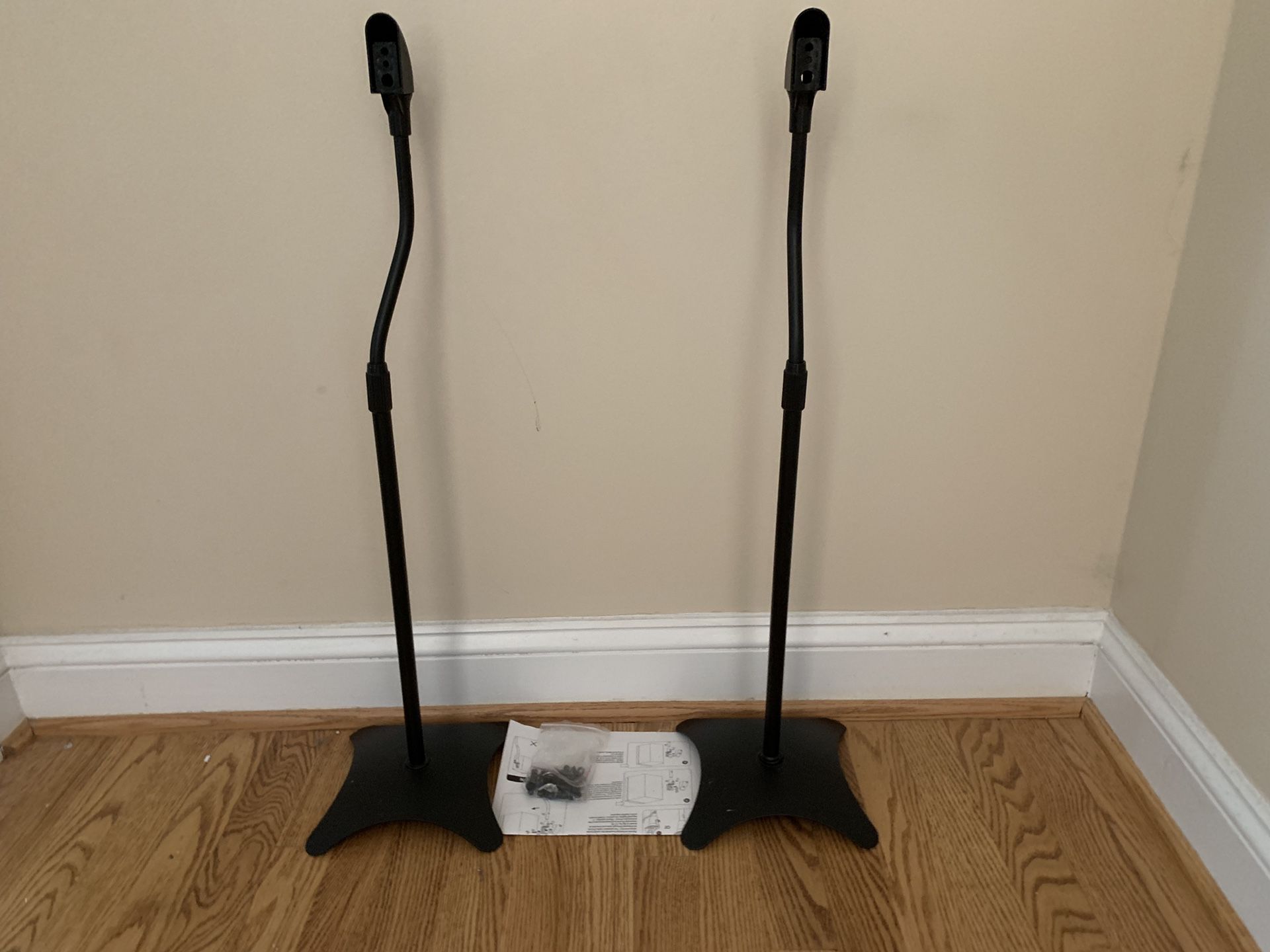 Pair of Metal Speaker Stands Height Adjustable (Black, 1 Pair)