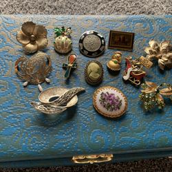 Various Brooch Bundle