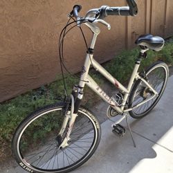 TREK HYBRID BIKE 21 SPEEDS TIRE 26 SIZE M