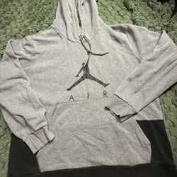 Air Jordan pullover hoodie Xxl on tag