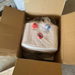Small Water Heater, Brand New  Calentador De Agua Nuevo 