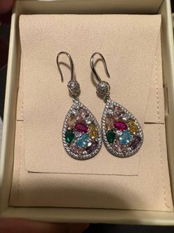 Teardrop 18k white gold earrings