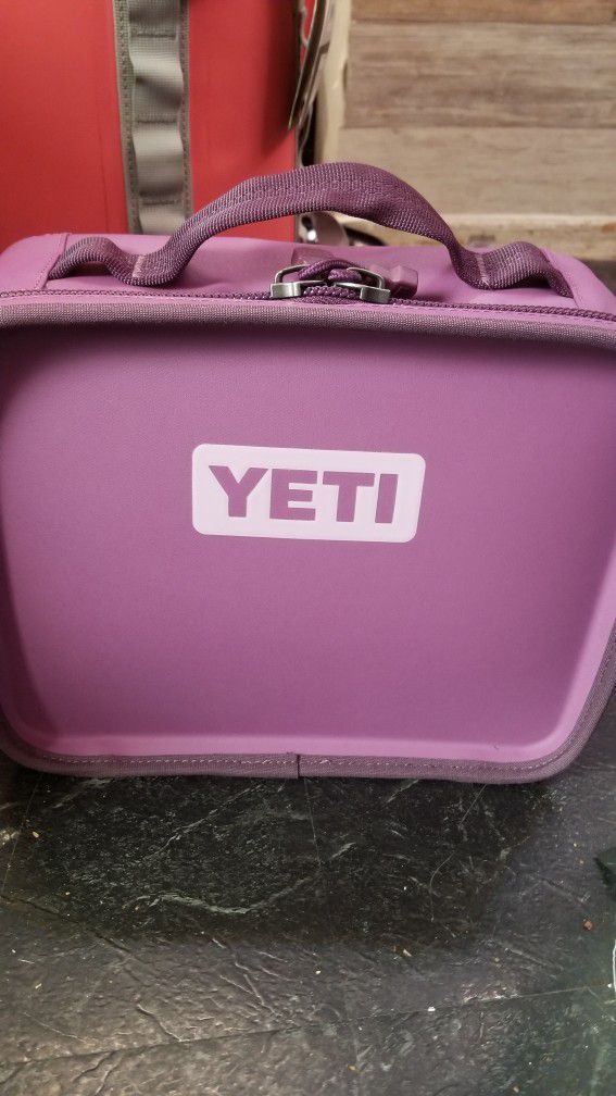Yeti Daytrip Lunch Box Cooler for Sale in Tucson, AZ - OfferUp