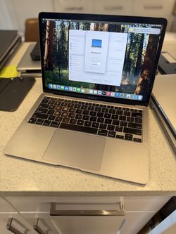 2020 Apple Macbook Air 13’ M1 8GB Ram 