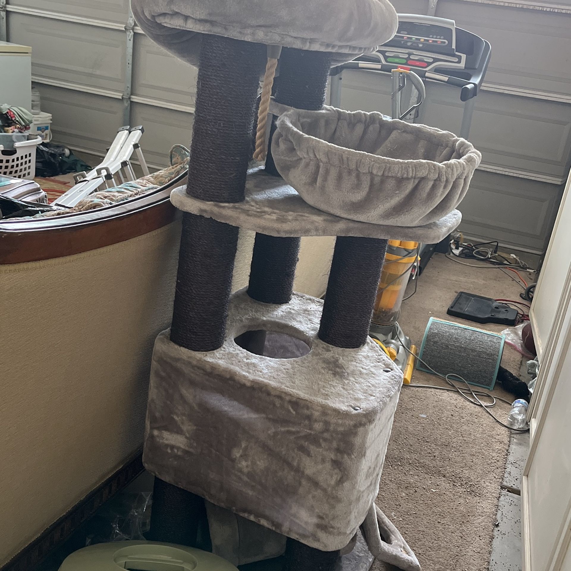 Cat’s Playing Tower 