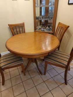 Kitchen table and 4 chairs