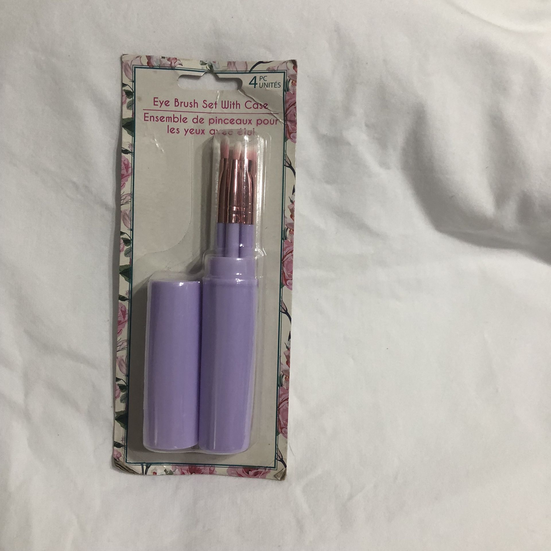 4PCS Eye Brush set with case. Color Purple.
