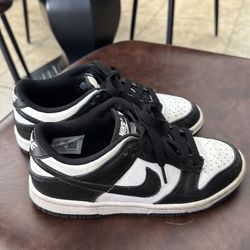 Nike low dunks (panda) kids size 4Y