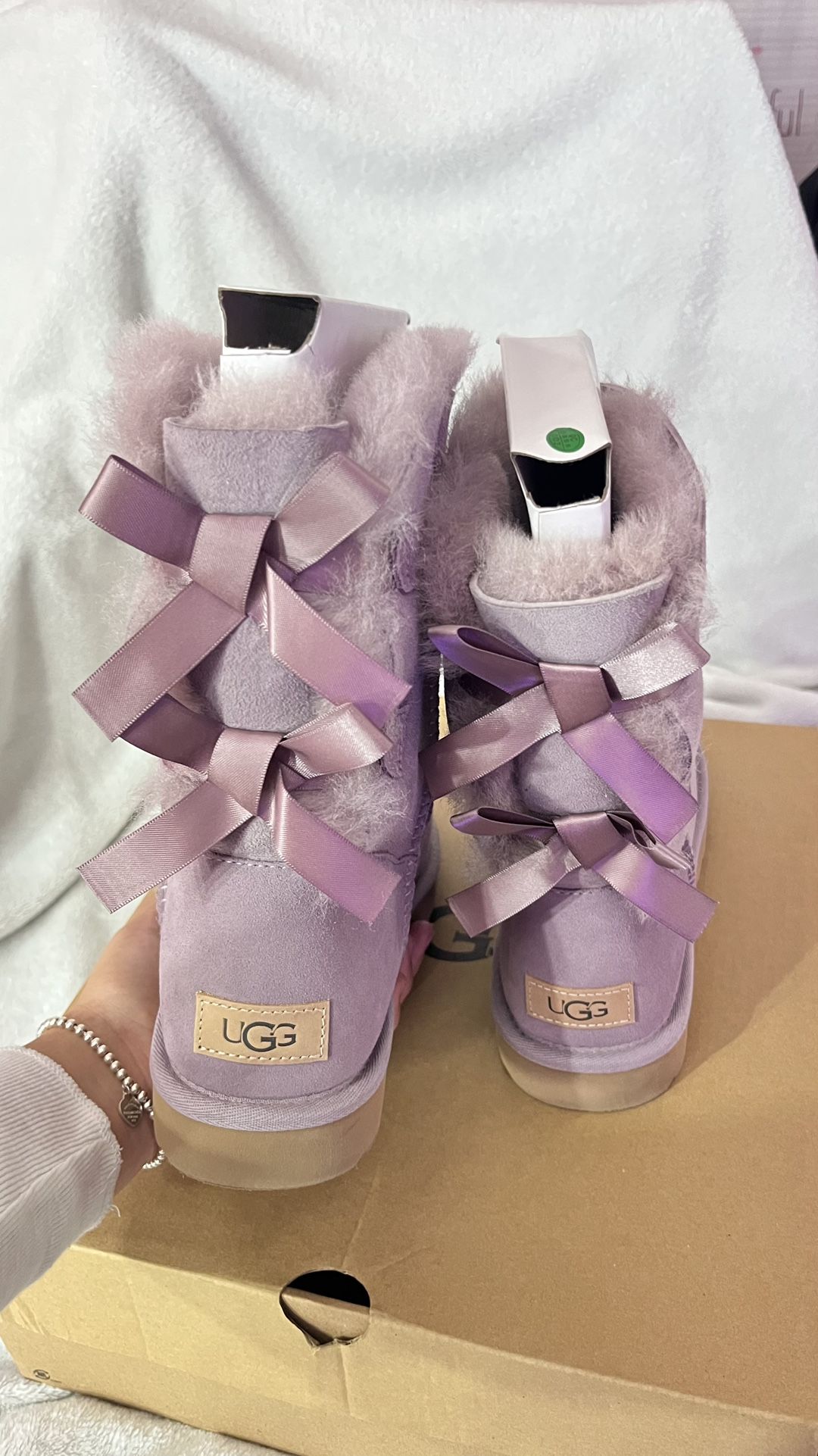 UGG Bailey Bow- Women’s Size 9