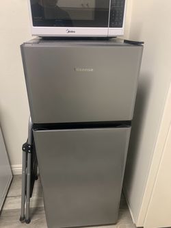 Mini deluxe size fridge (pickup soon)