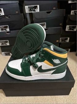 Air Jordan 1 Mid (GS) Sonics Noble Green 554725-371 Size 7Y Brand New