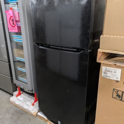 Frigidaire FFHT1814WB
30 Inch Top Freezer Refrigerator