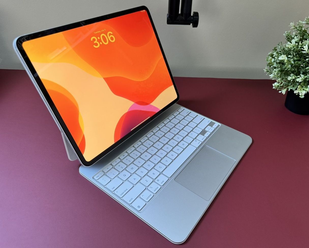 Apple iPad Pro 13" M4 + Magic Keyboard