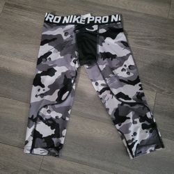 Boys Nike Pro Youth Size Medium Tights - 3/4 Length
