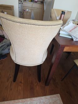 2 dinning chairs. Beige color.