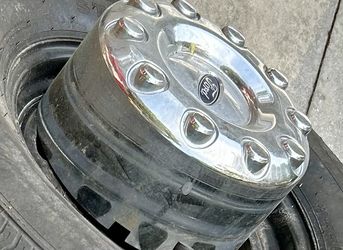 Ford F-450, F-550, OEM (10 Lug) Chrome Rear Center Cap / Hubcap 