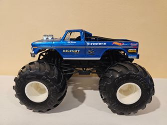 Monster Jam Hot Wheels 1:24 scale Big Foot Monster Truck