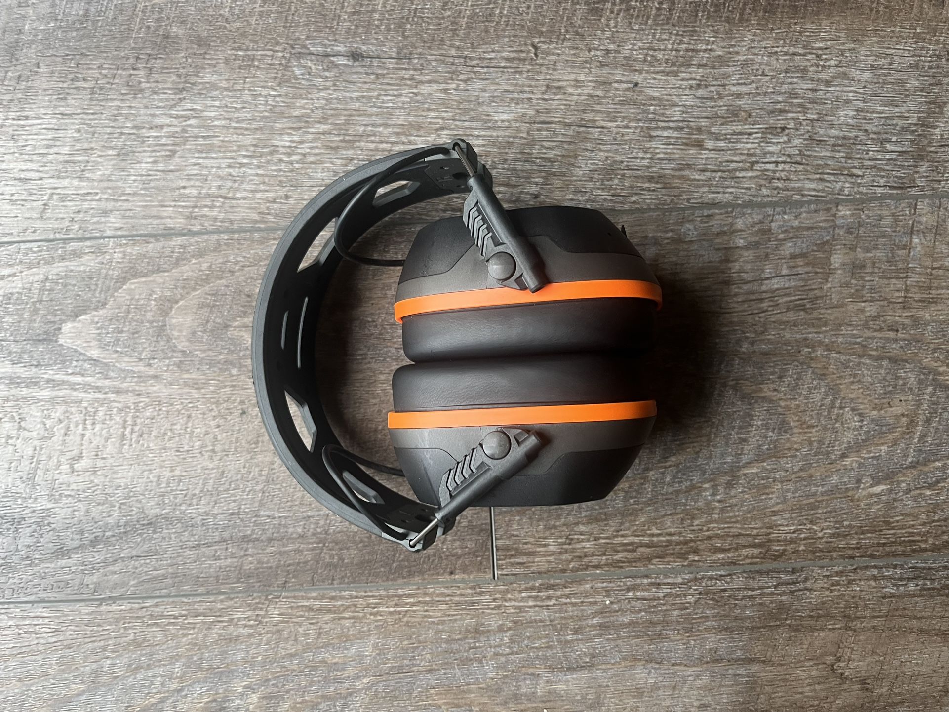 Klein Bluetooth headphones