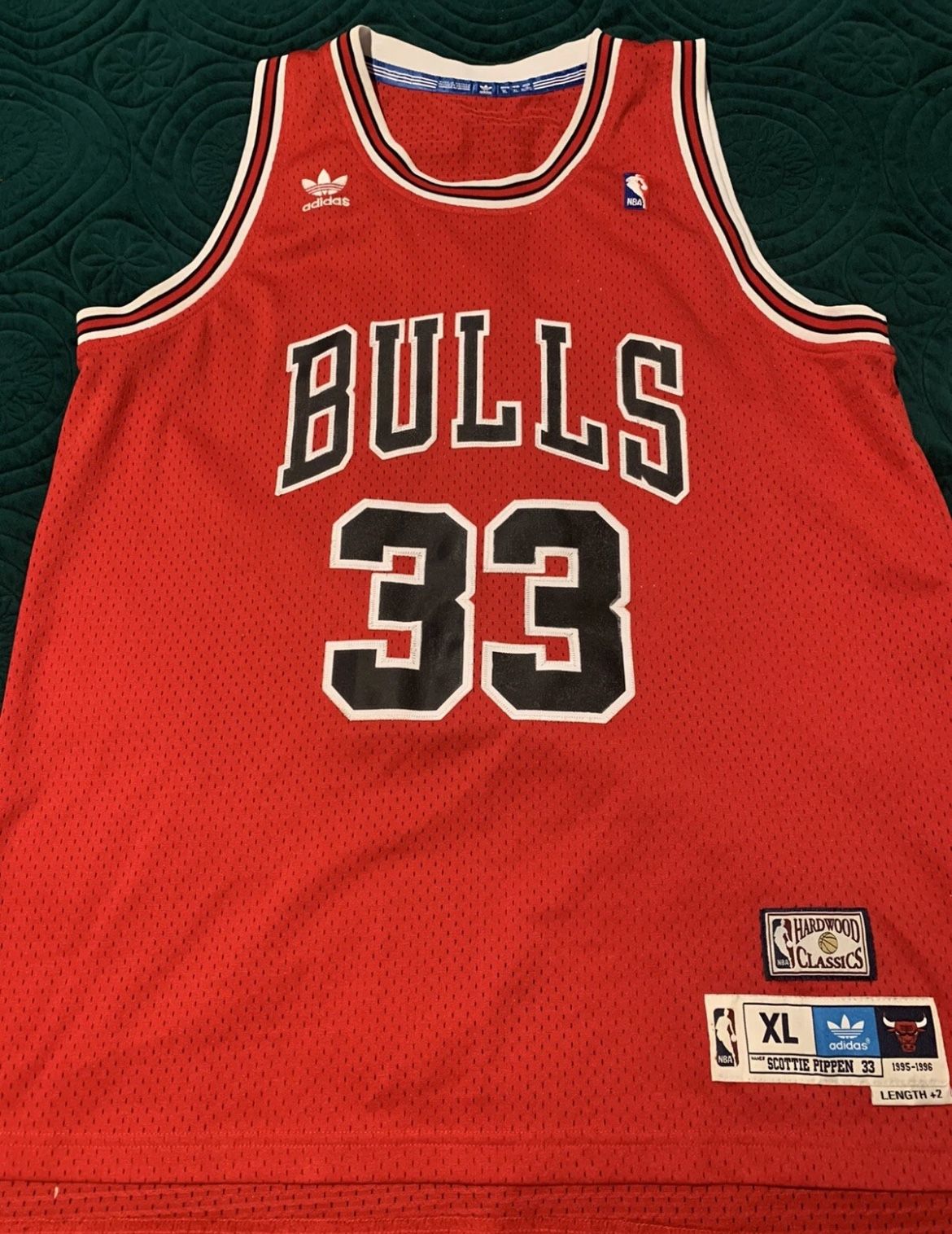 Scottie Pippen Chicago Bulls jersey With Mitchell And Ness Snapback!