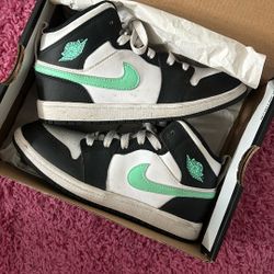 KIDS JORDAN 1 MID (PS) 2Y