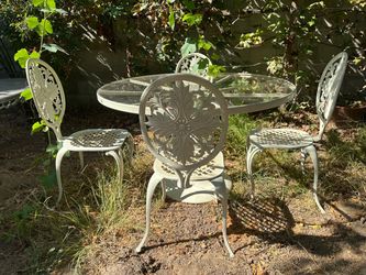 Stunning Thinline Furniture Glass Top Table & 4 Patio Chairs